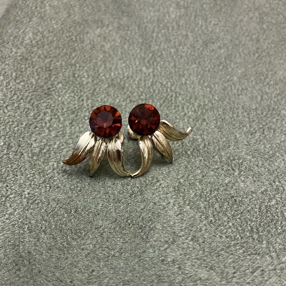 Vintage Gold Tone Screw Back Earrings